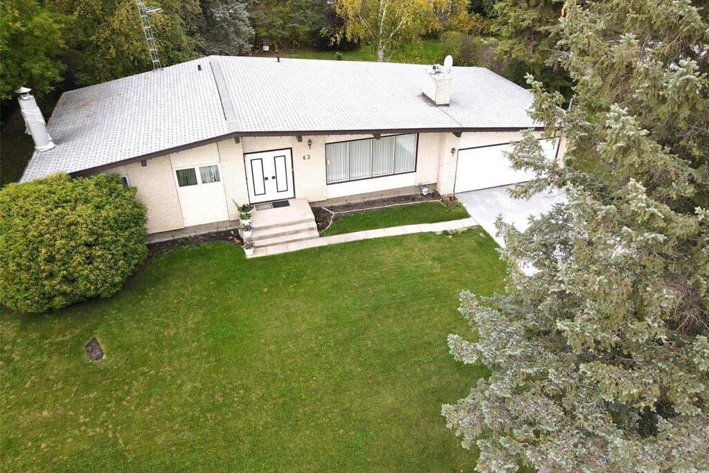 Active listing at 42 Oakes Avenue, Tyndall, MB, priced at $324,999, represented by MIB Division at Royal LePage Prime