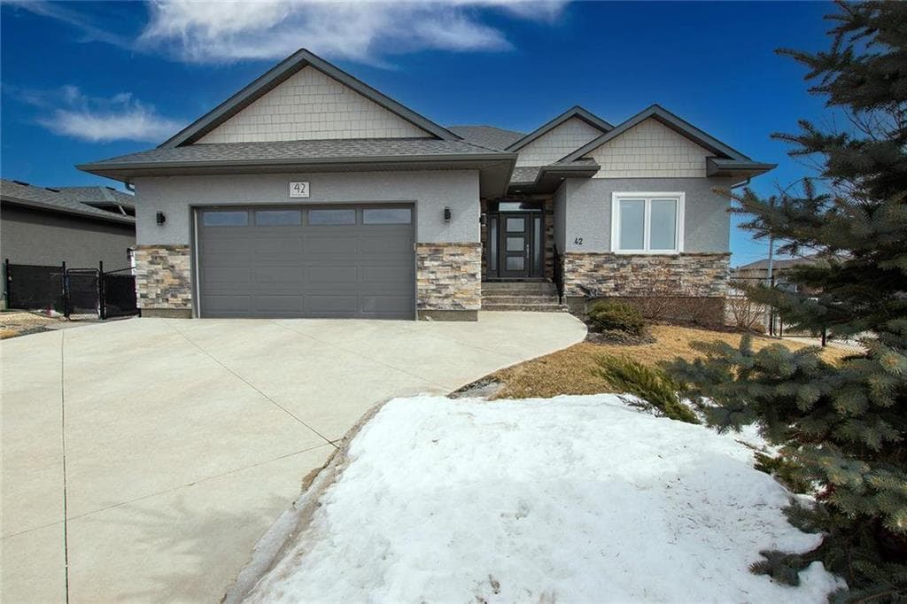 42 Rochelle Bay, Oakbank, MB R5N 0M6 — sold by MIB Division at Royal LePage Prime